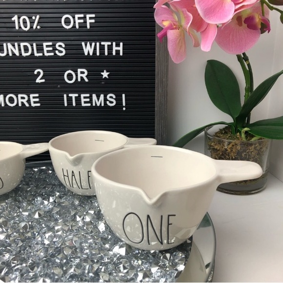 Rae Dunn white Measuring Cups - Picture 4 of 7